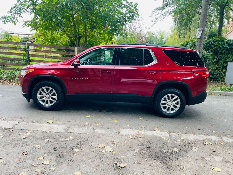 Шевроле Traverse 20 год семь мест минимальный пробег не крашеный!