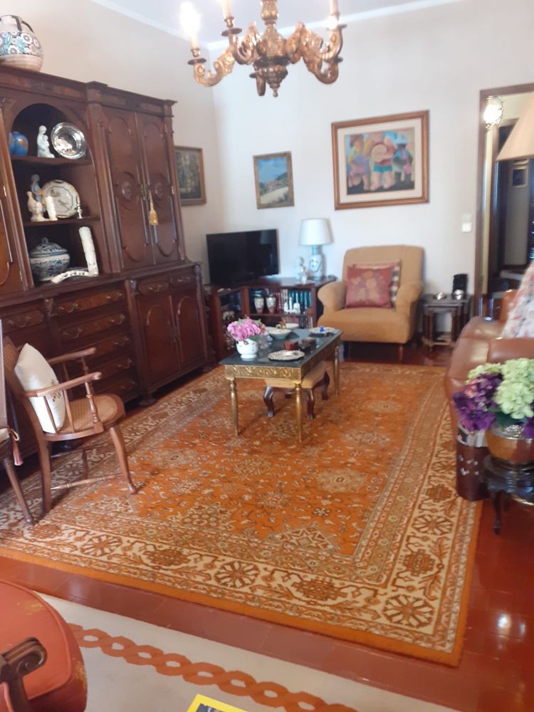 Carpete de lã em bom estado