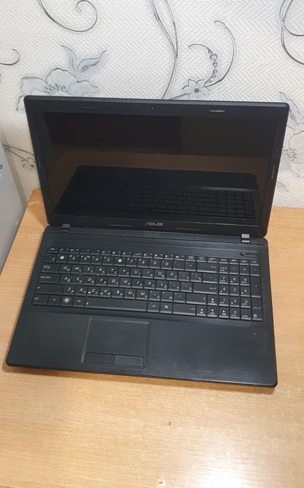Корпус нотбука ASUS X54H с дисплеем.
