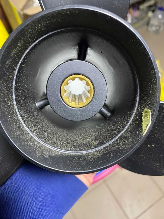 Гвинт новий до човнового двигуна за пів ціни