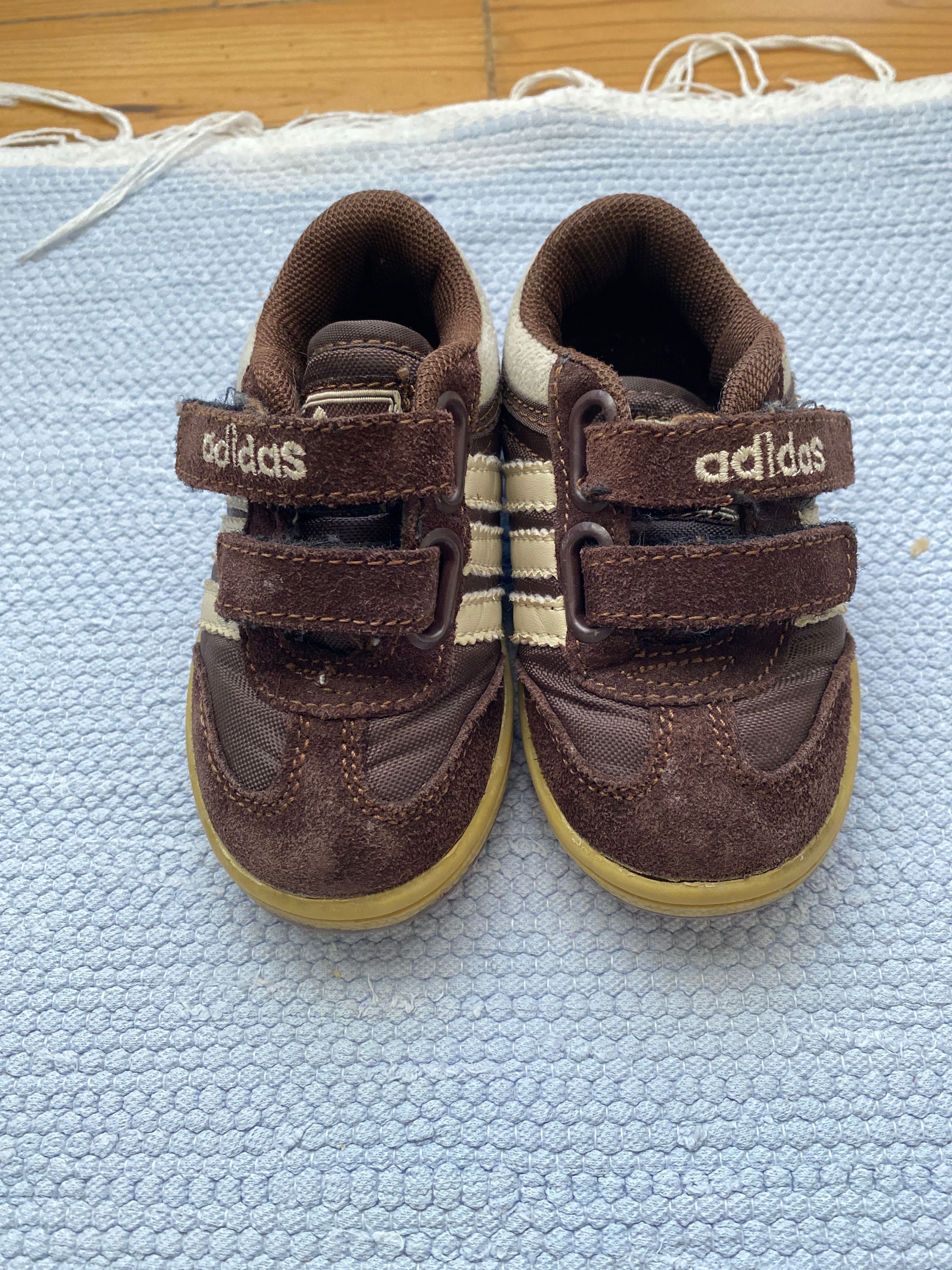 Tenis adidas nr 22