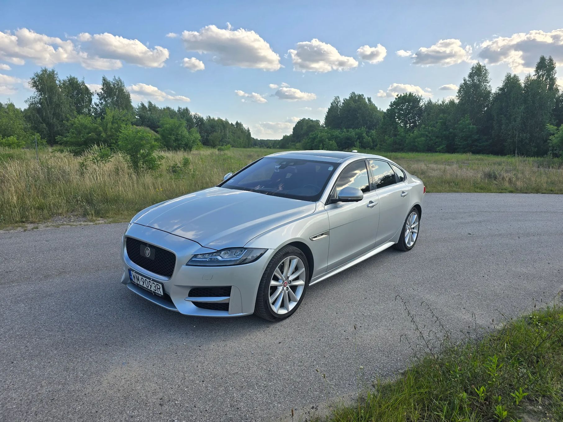 Jaguar XF R-Sport, Kamery 360, Radar, Dociągi drzwi