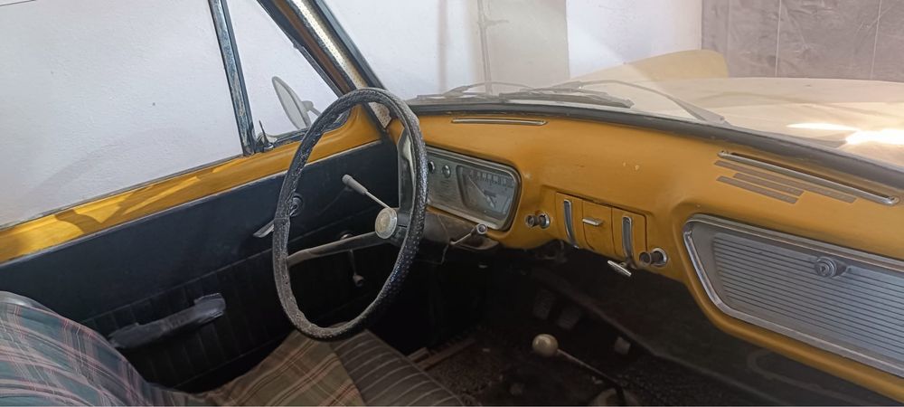 Ford Anglia Amarelo