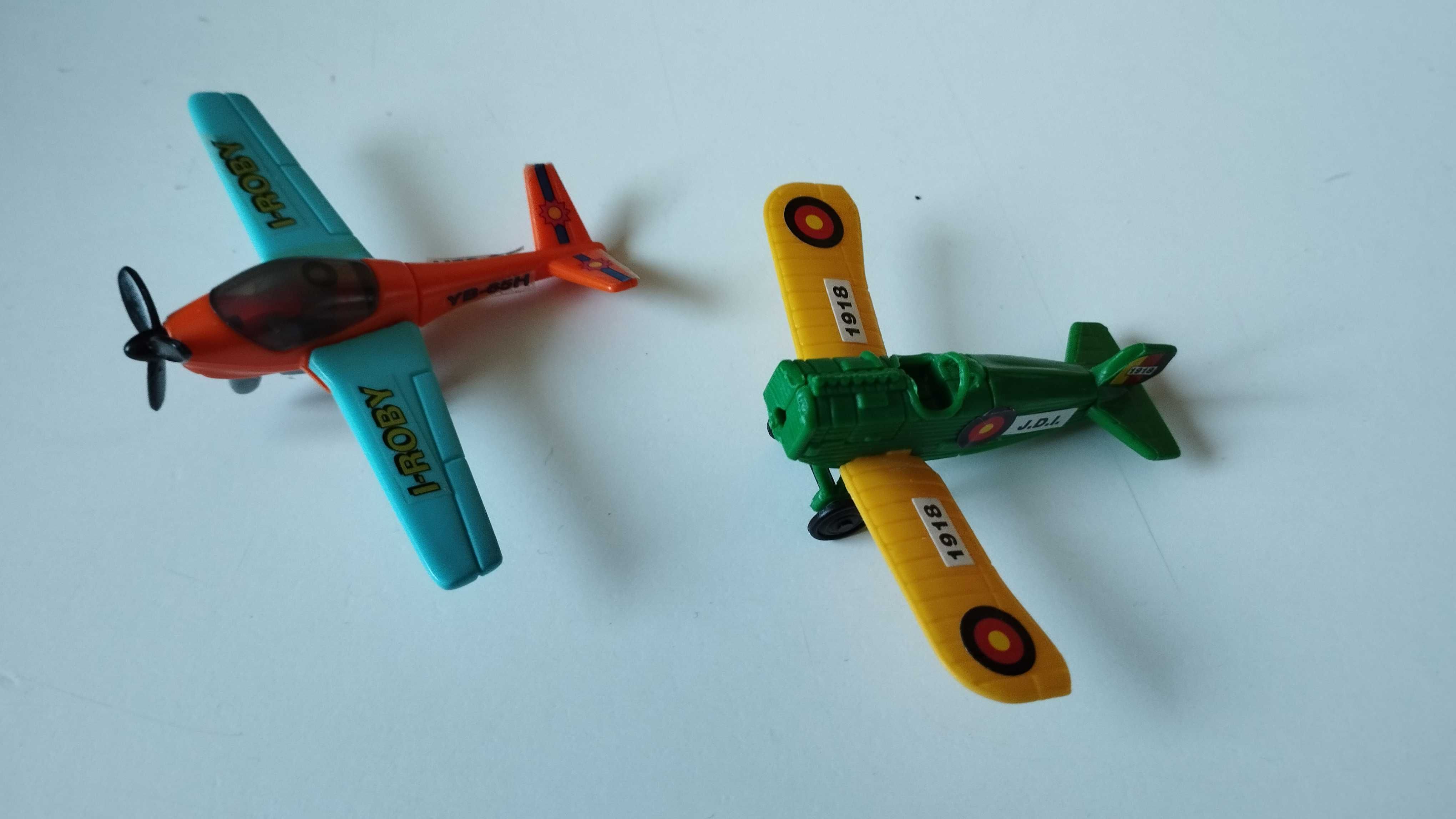zabawki z kinder niespodzianek - samoloty