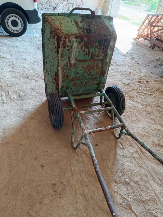 Carrinho de mão basculante