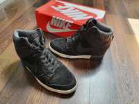 Trampki Na Koturnie Nike WMNS Dunk Sky Czarne 40