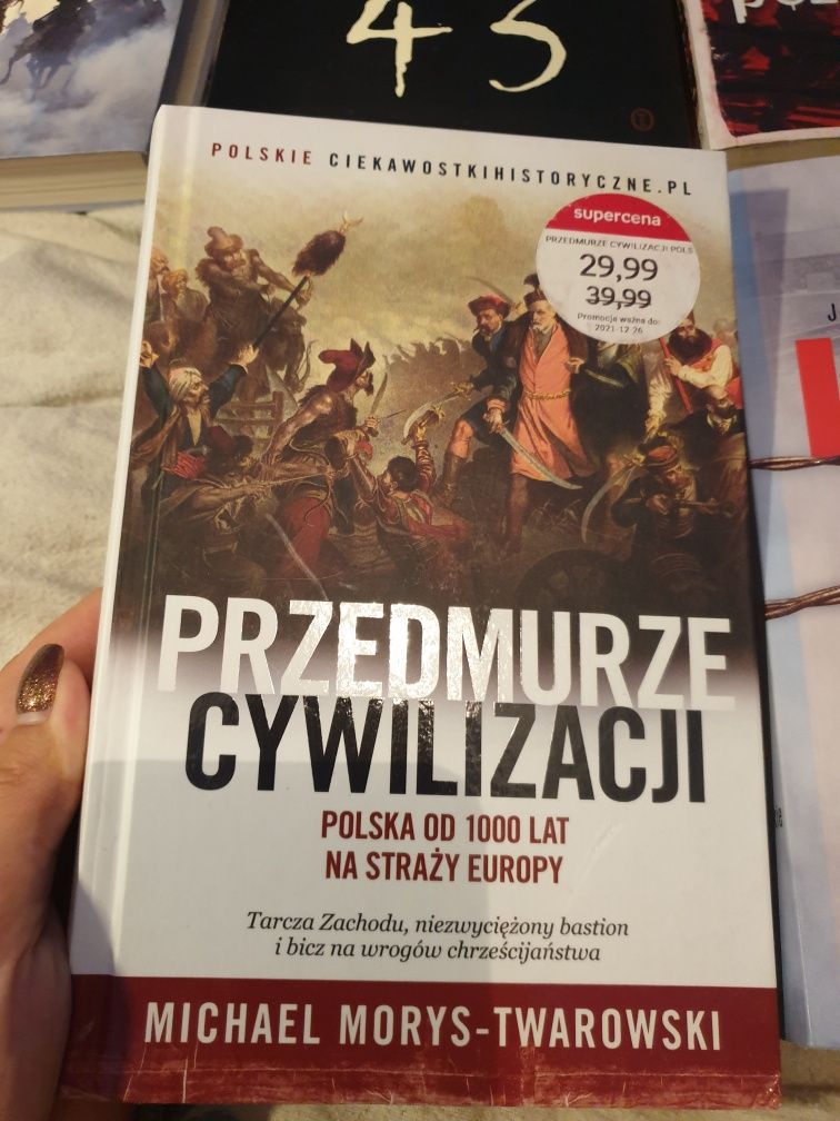 Książka w grubej okładce o historii Polski