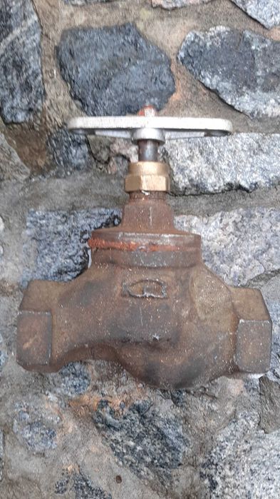 Продам кран водяной