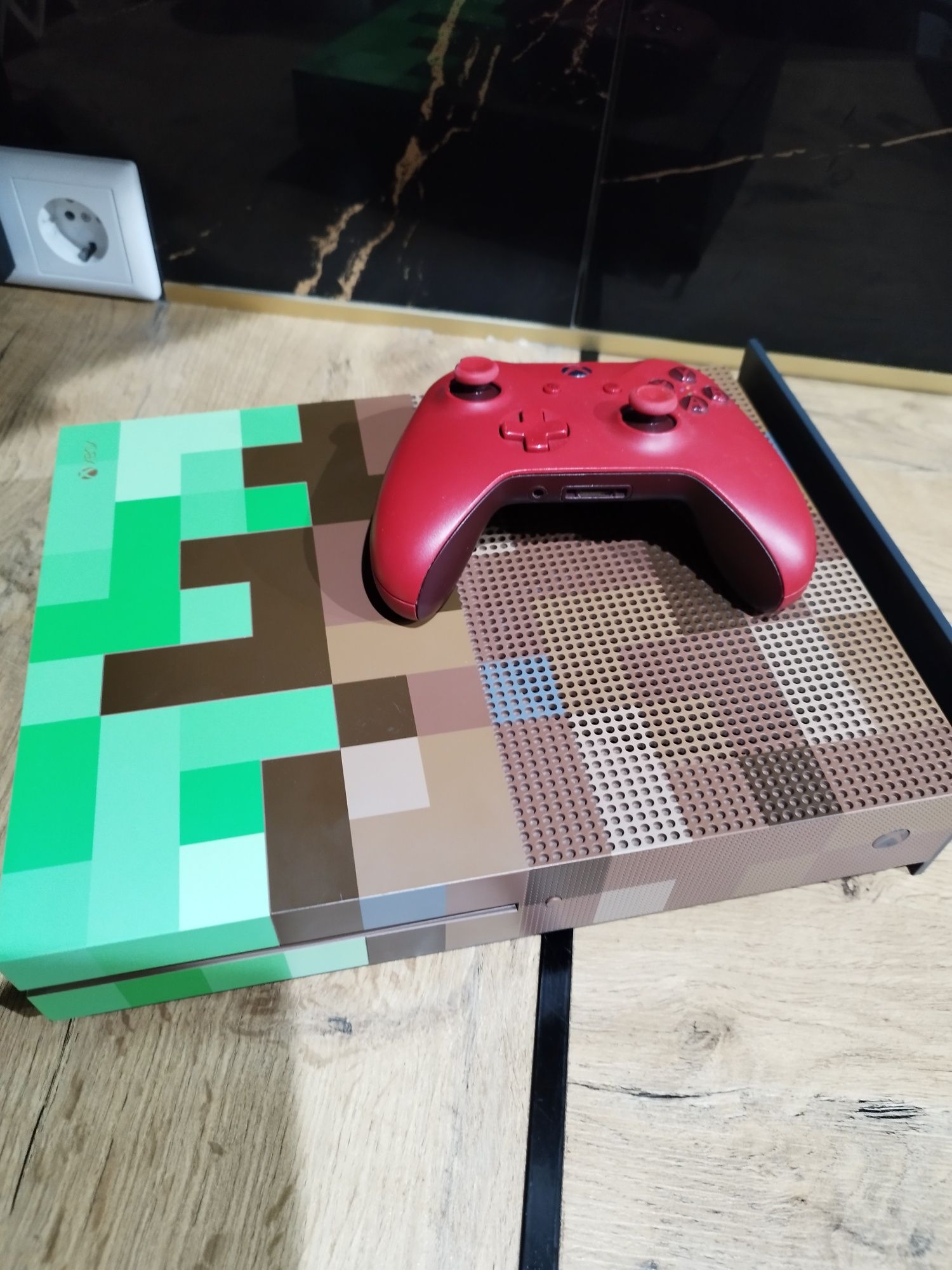 Xbox one s 500gb w edycji Minecraft