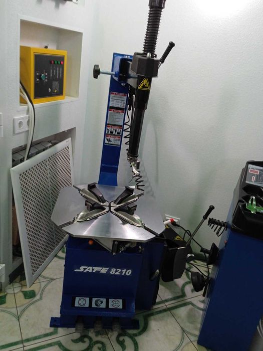 Шиномонтажний верстат напівавтомат