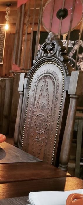 Cadeiras de madeira antigas