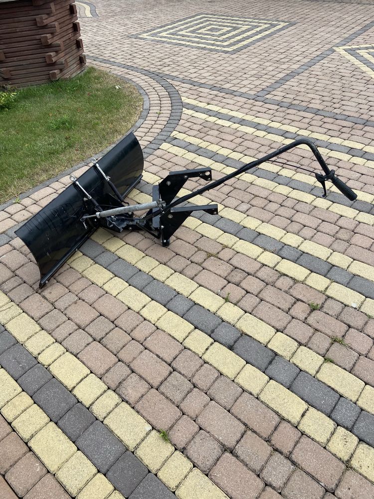 Pług do śniegu do traktorka kosiarki McCulloch Husqvarna