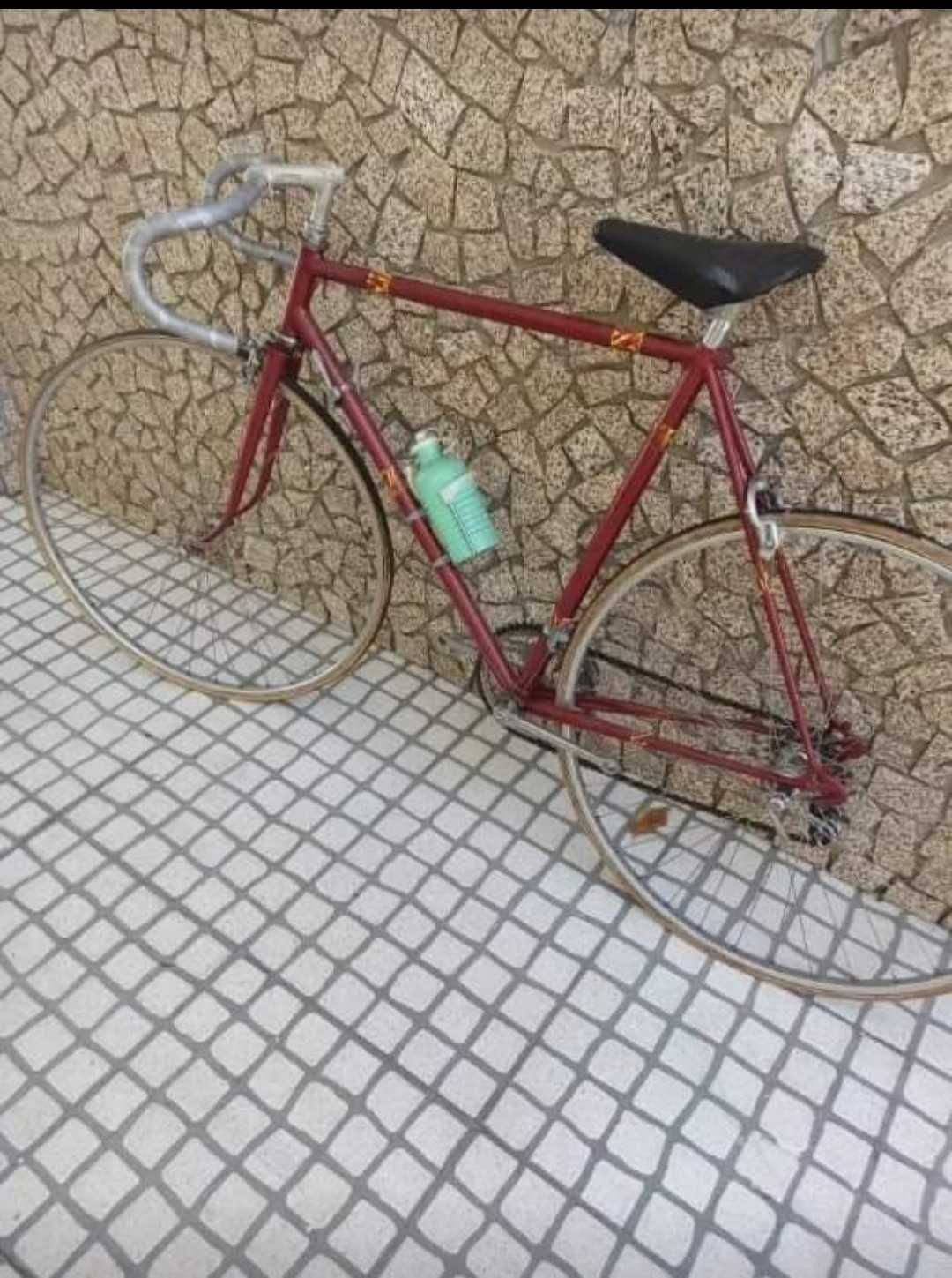 Bicicleta vintage completamente restaurada