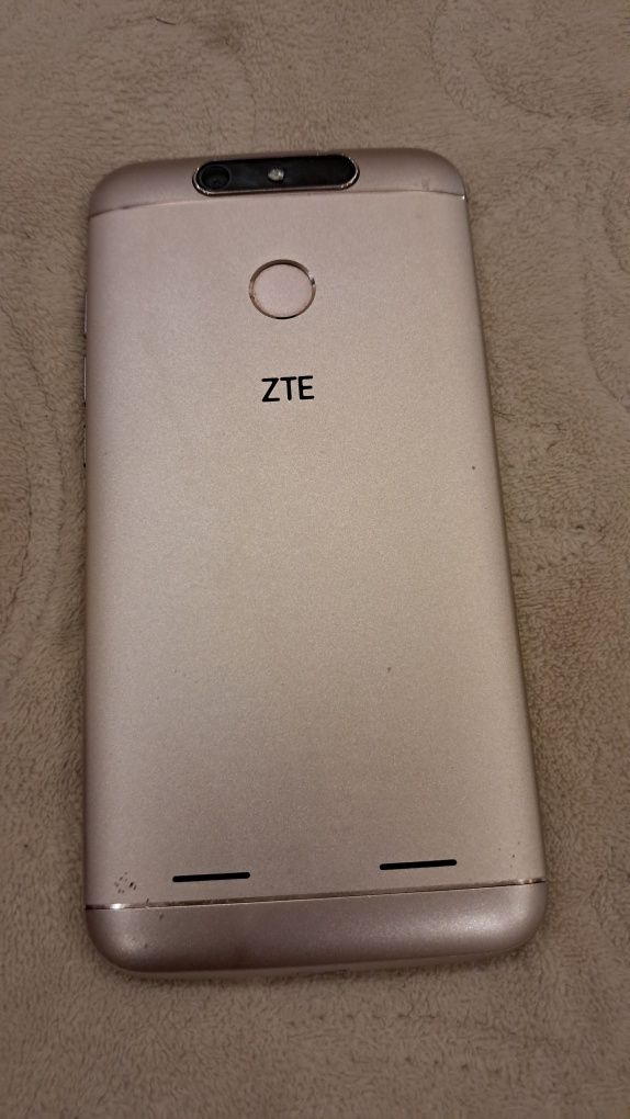 Продам неробочий смартфон ZTE