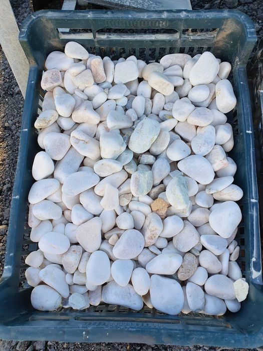 Kamień ozdobny grys/otoczak BIAŁY z domieszką kolorów. Z transportem