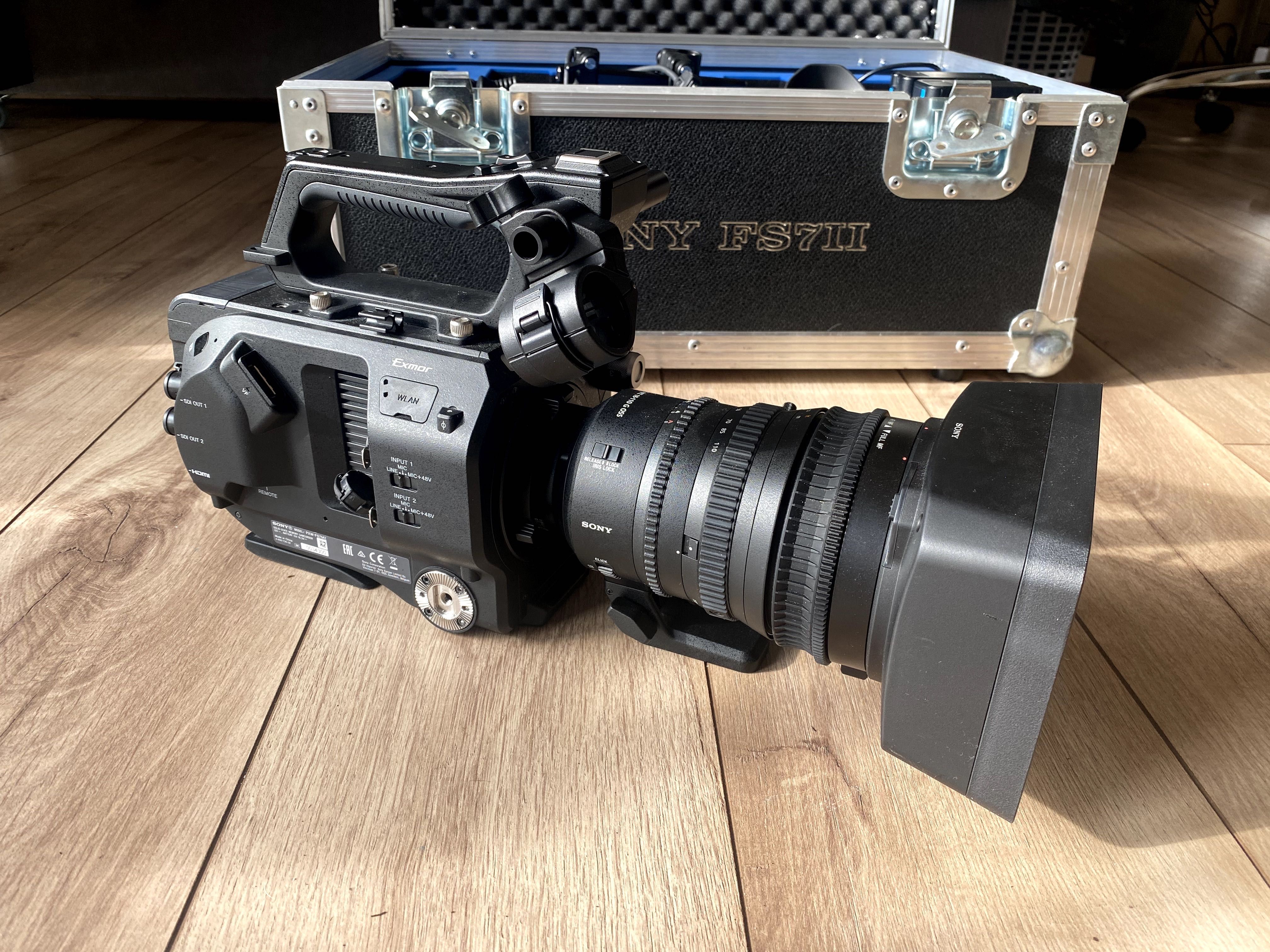 Kamera Sony FS7 II z akcesoriami i obiektywem