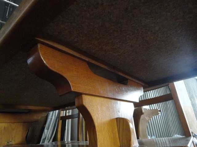 Mesa em pedra e madeira