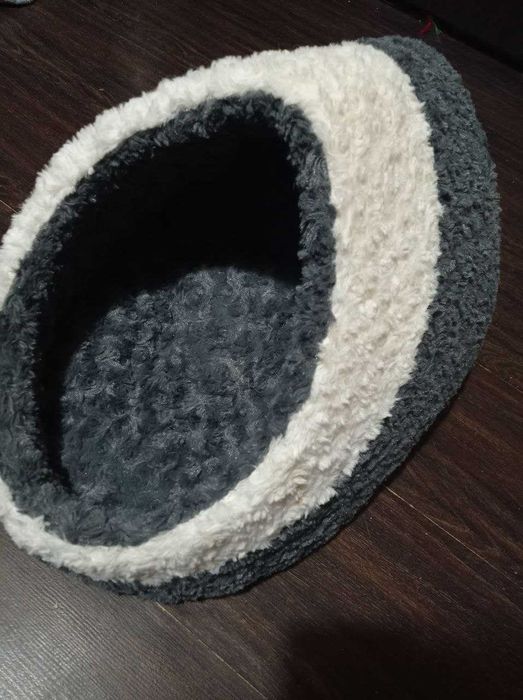 Продам лежанку-будиночок для котика чи маленького песика Trixie Kaline