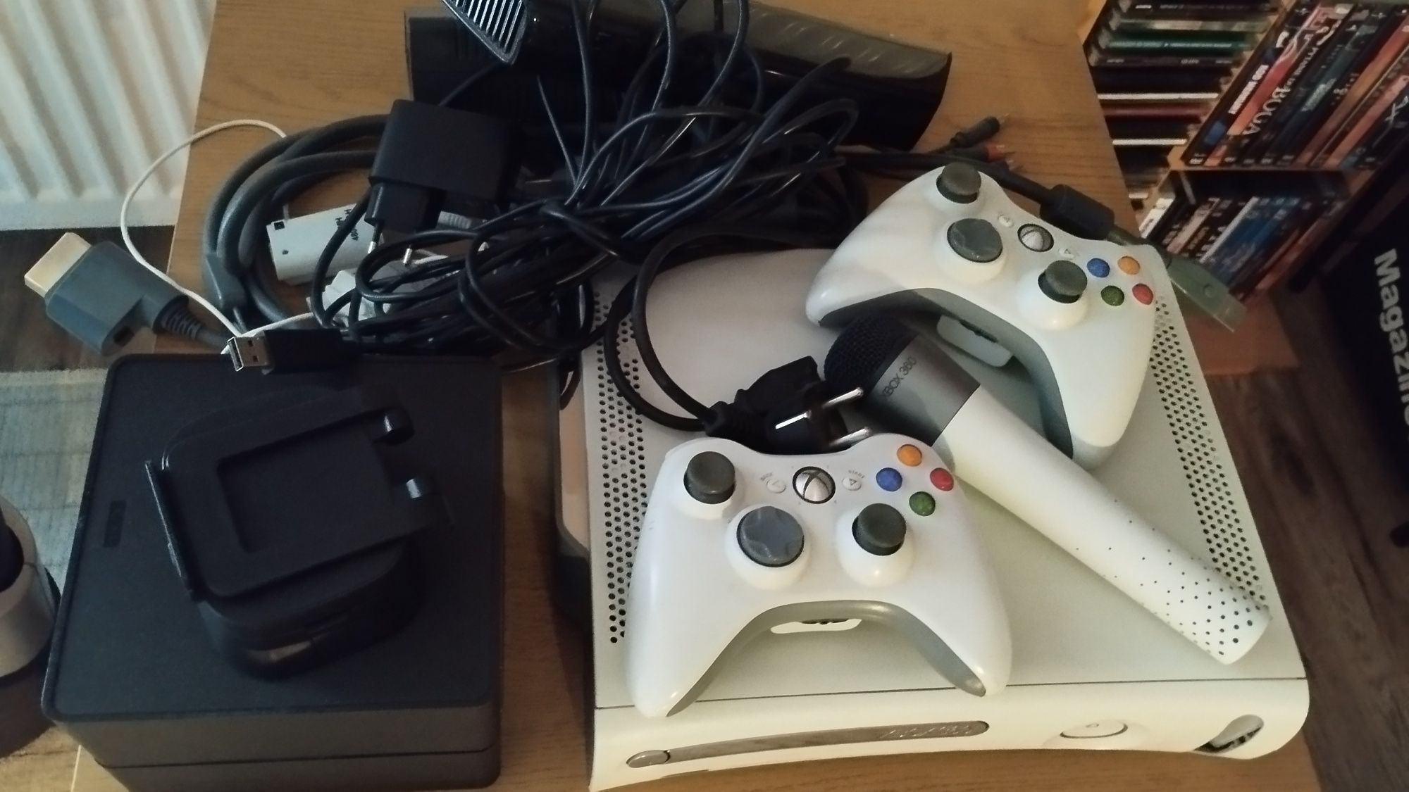 XBOX 360 20Gb, 2 pady, kinect, mikrofon, dużo gier