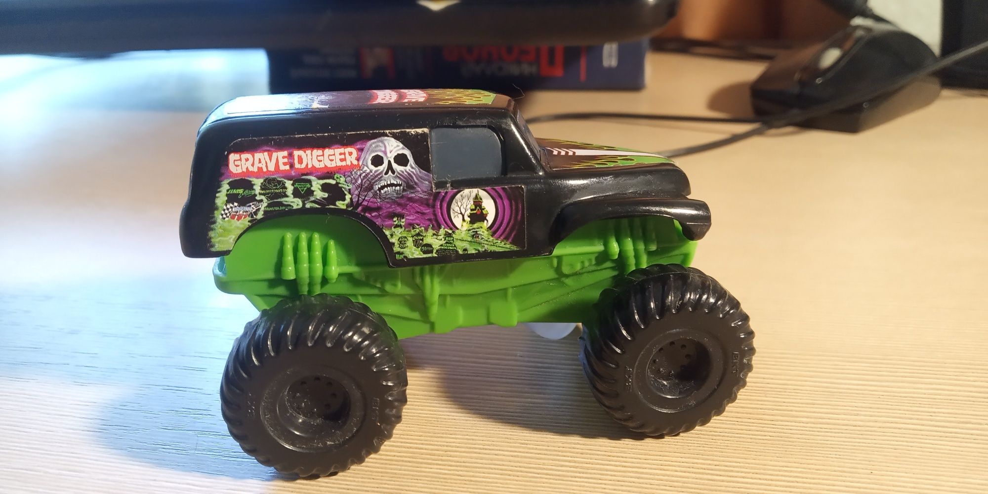 Monster jam hot wheels grave digger