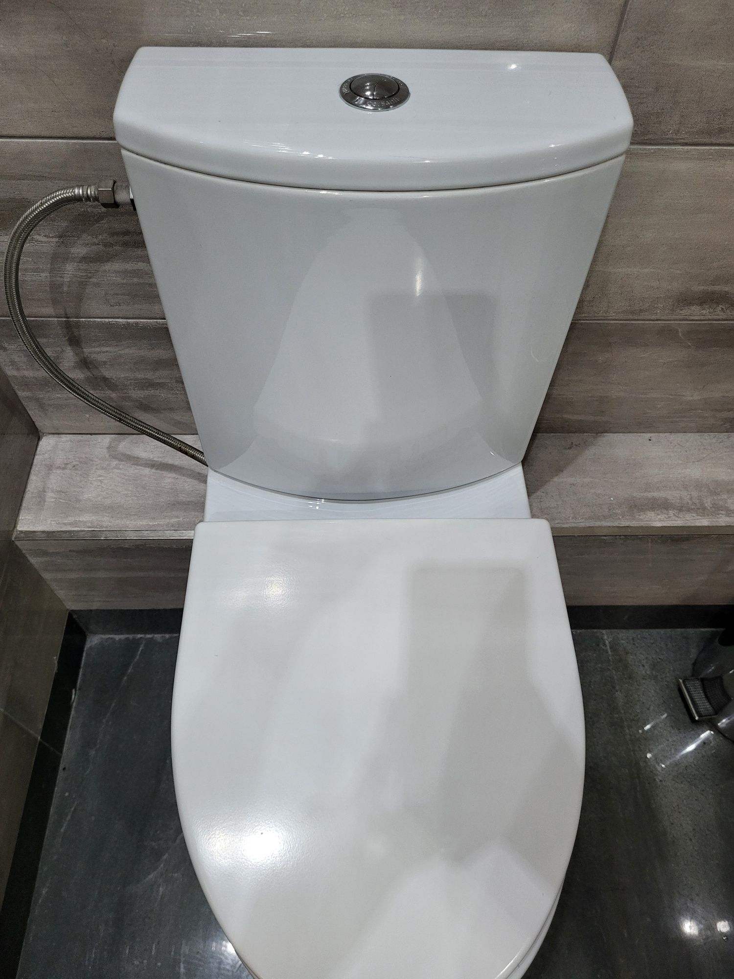 Kompakt WC Cersanit bezkołnierzowy. WC Cersanit