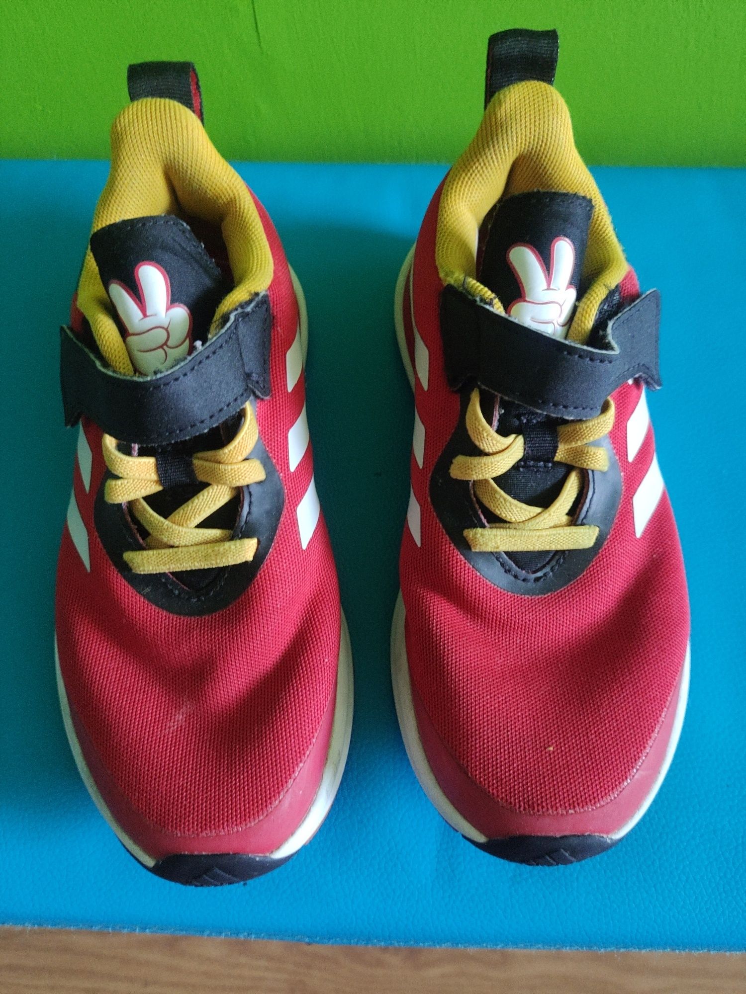 Adidasy czerwone. Rozmiar 33