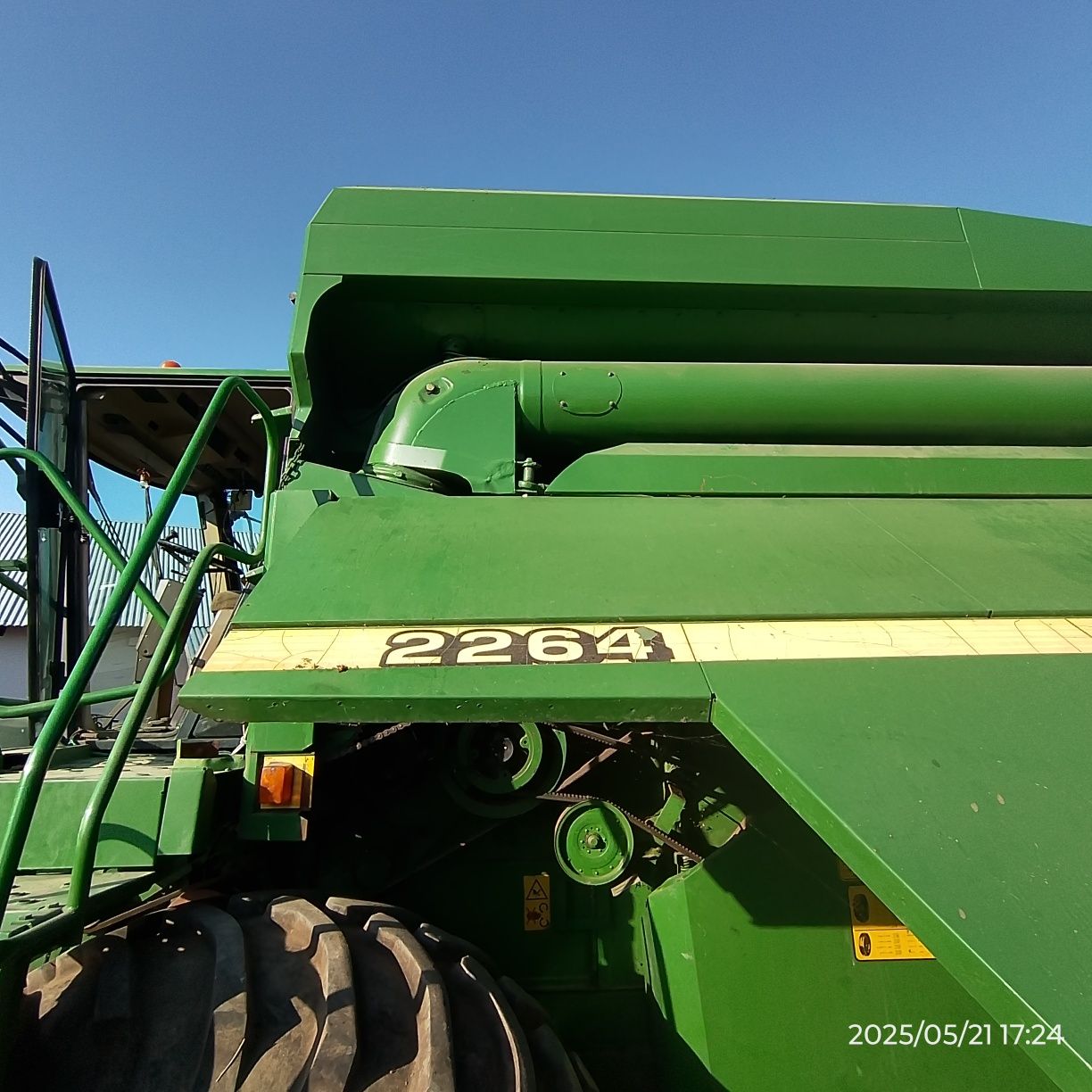 John Deere  2264