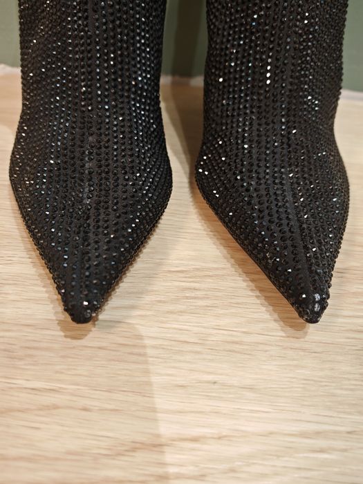 Buty na obcasie z kryształkami