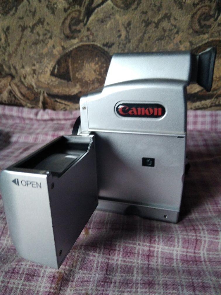 Продам видеокамеру Самсунг и пленочную фотокамеру Canon 35мм