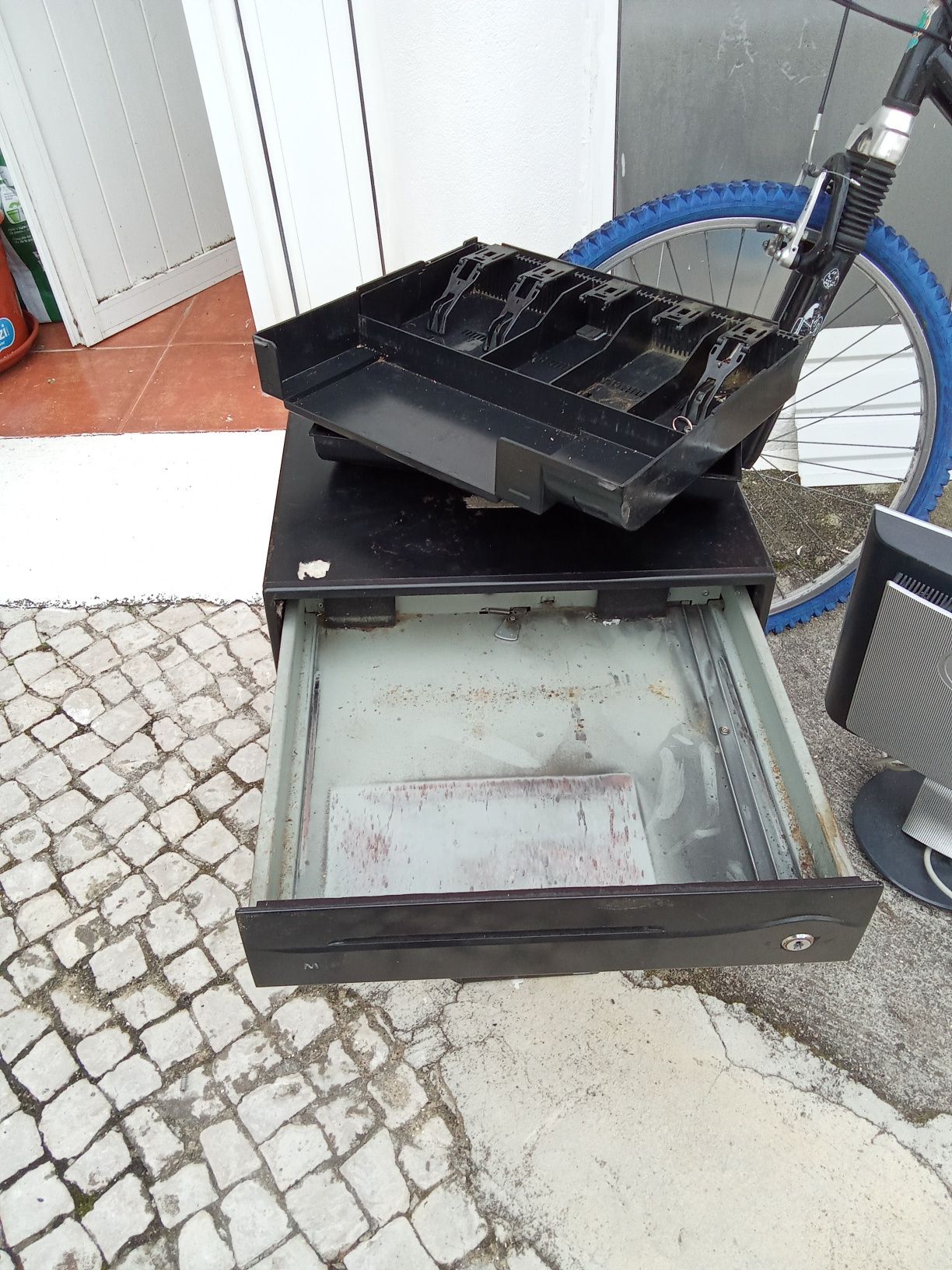 Caixa Torre monitor