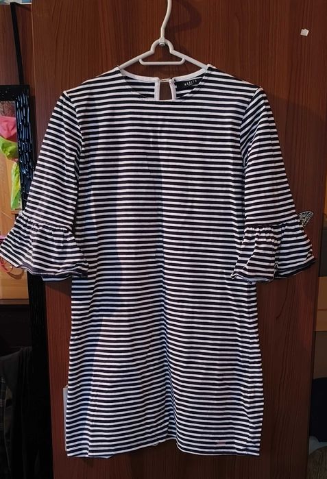 Granatowo-biała tunika marki Mohito, rękaw 3/4