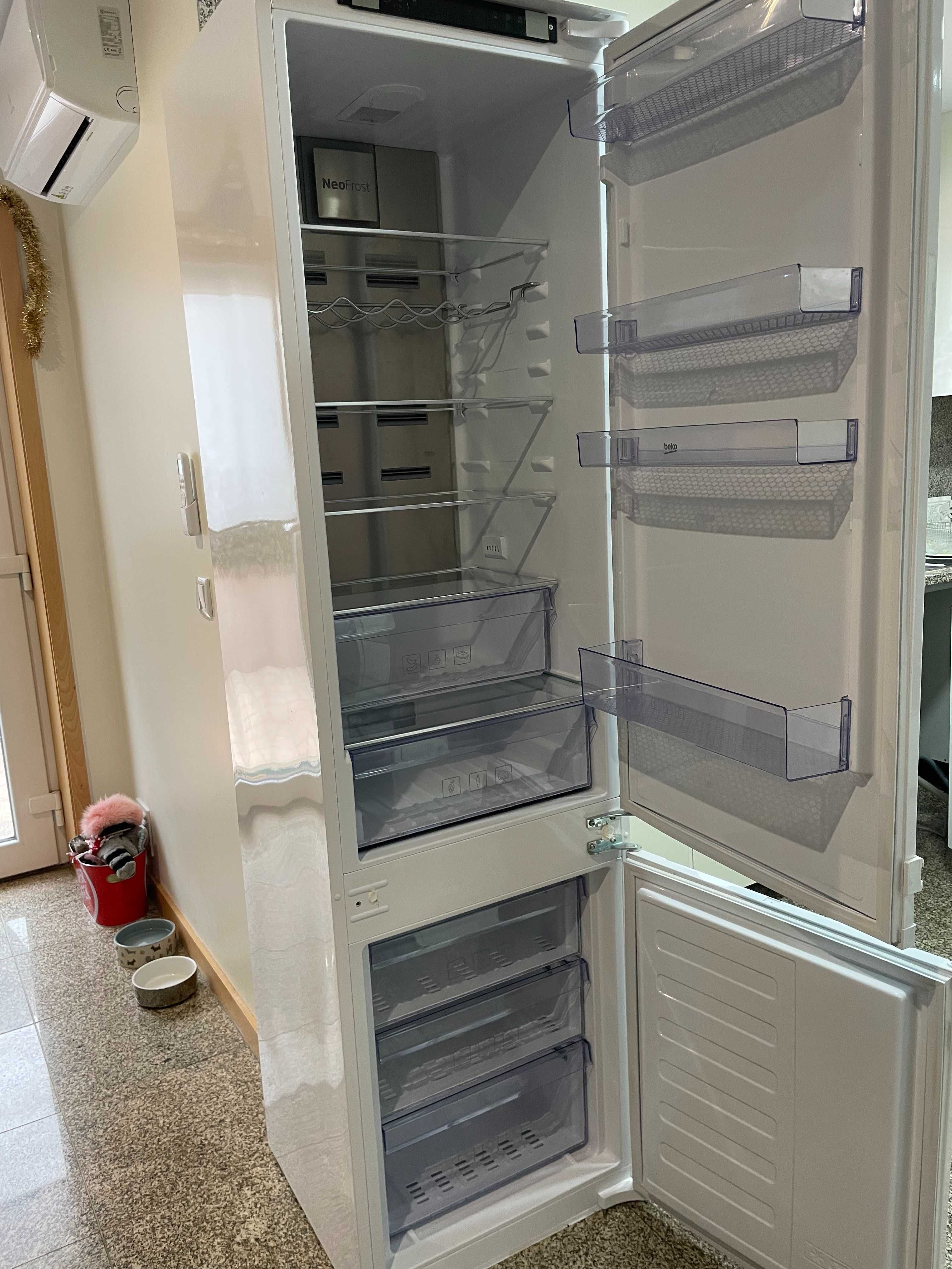 Frigorífico combinado Beko de encastrar, No Frost.