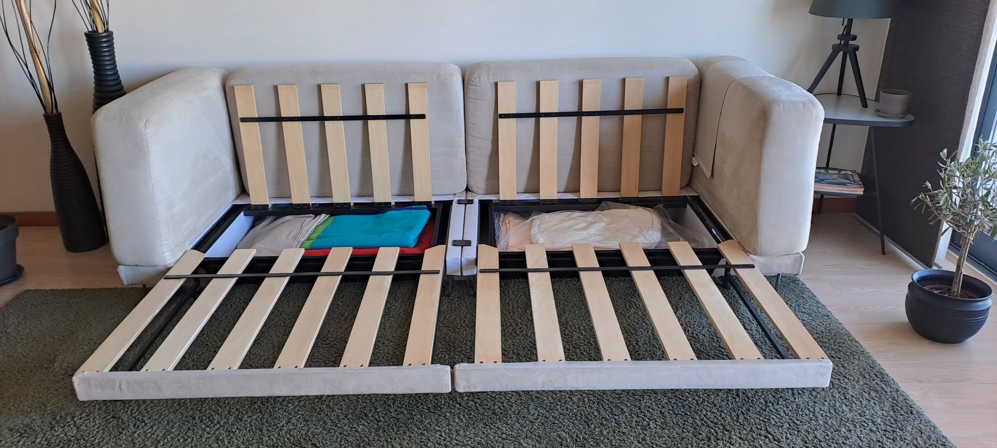Sofá Cama TYLÖSAND Ikea 3 Lugares, com arrumação e almofadas. Estimado