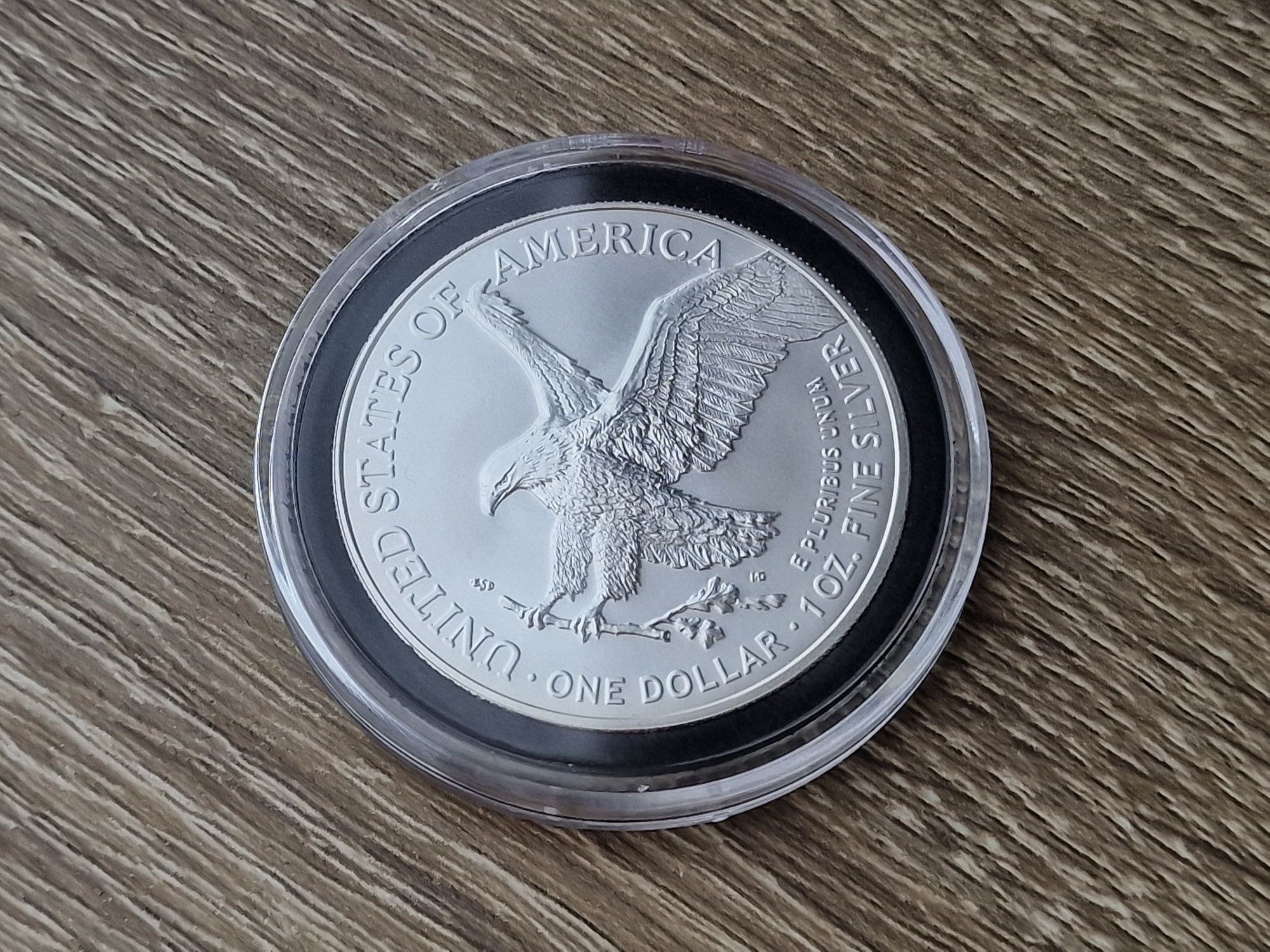 Інвестиційні срібні монети, кленовий лист, крокуюча свобода