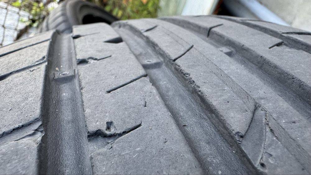 2 Pneus usados  225/40/19 goodyear