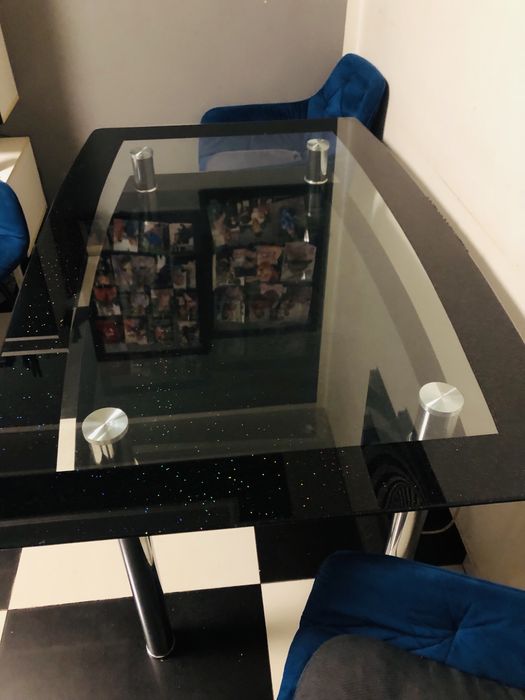 Fajny duzy stol szklany