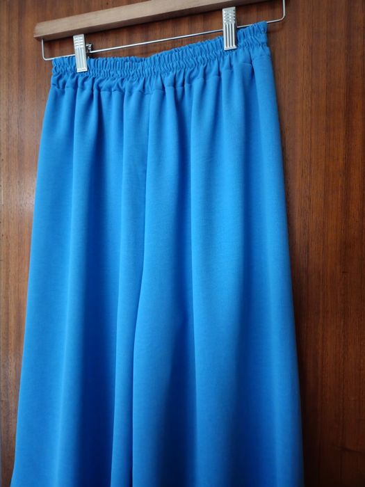 Calça pantalona.