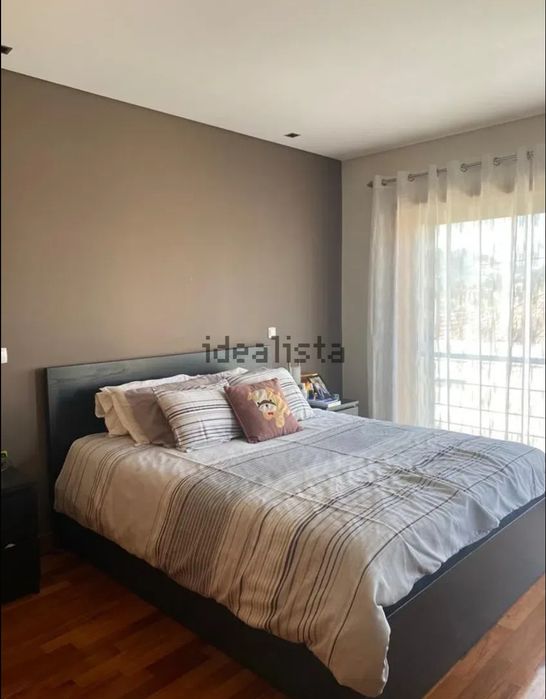 Cama escura MALM + Colchão