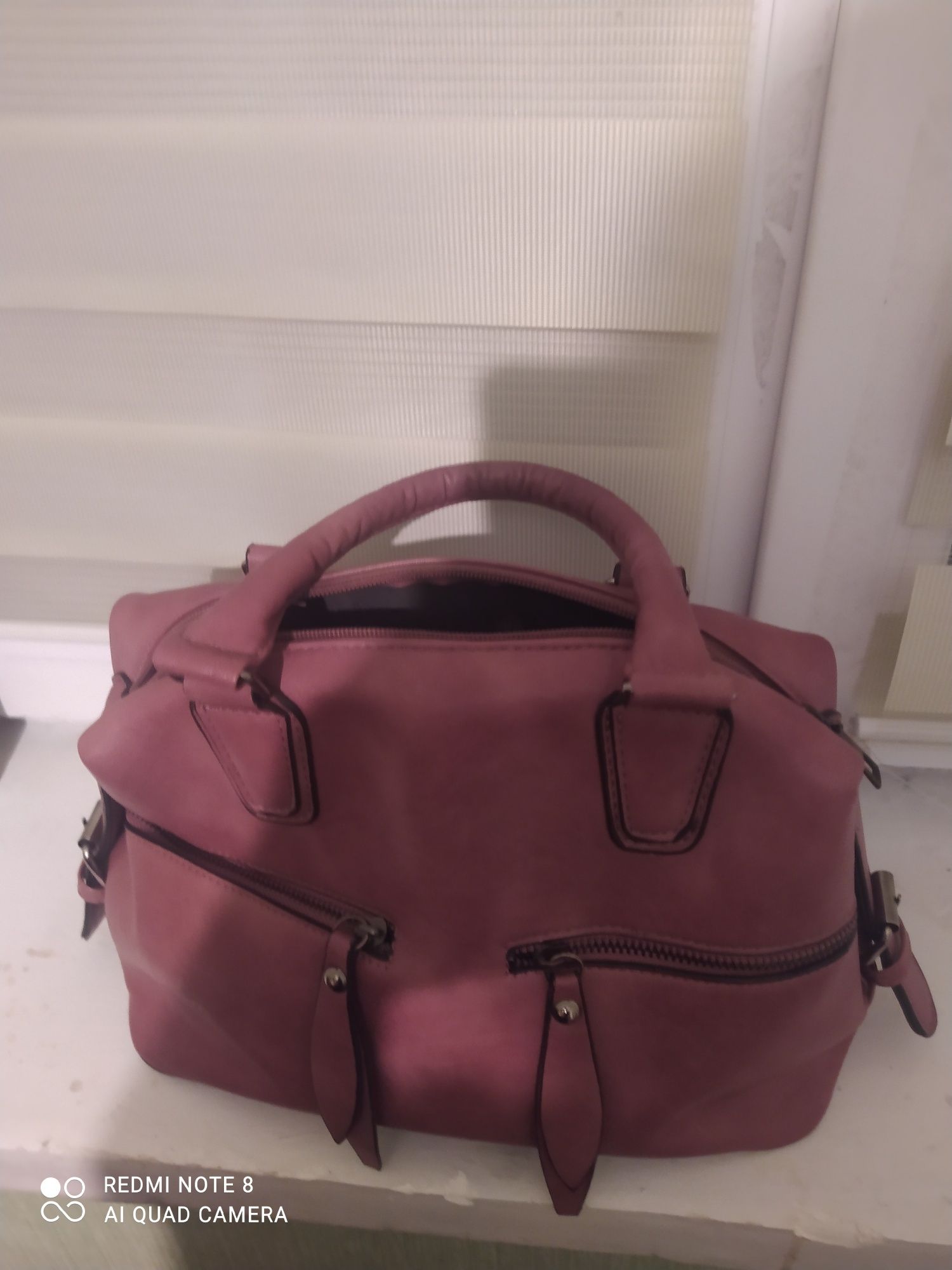 Женская  лиловая  сумочка