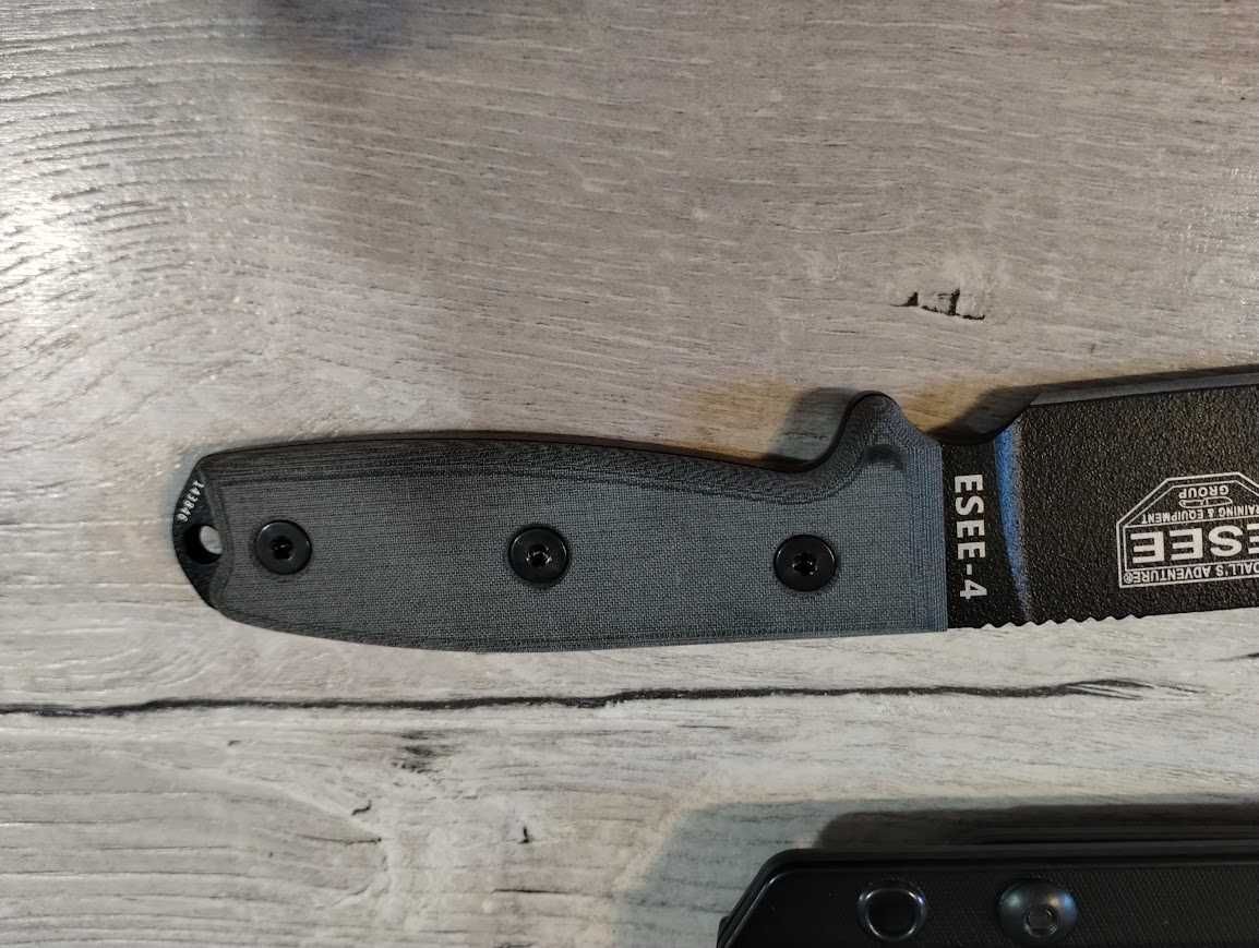 Nóż taktyczny ESEE Model 4 długość ostrza  11,40 cm stal węglowa 1095