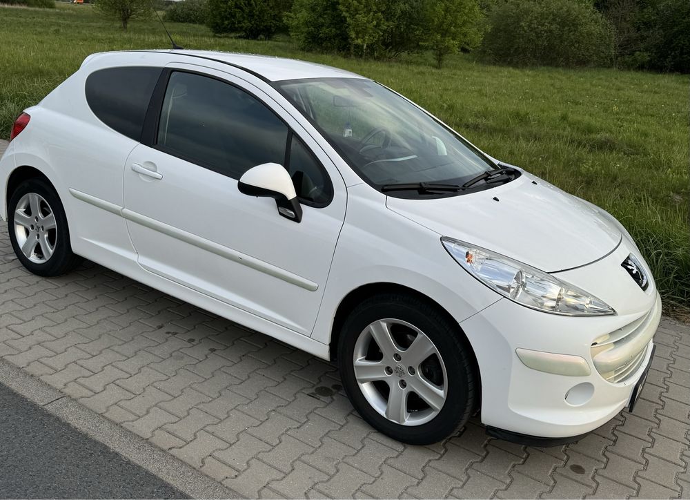 Peugeot 207 1.6 diesel NAVI 2008 biały PIERWSZY WŁAŚCICIEL PL  peugot