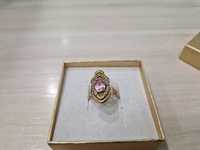 Pierścionek złoty z oczkami i kamieniem różowym podłużnym PR 333