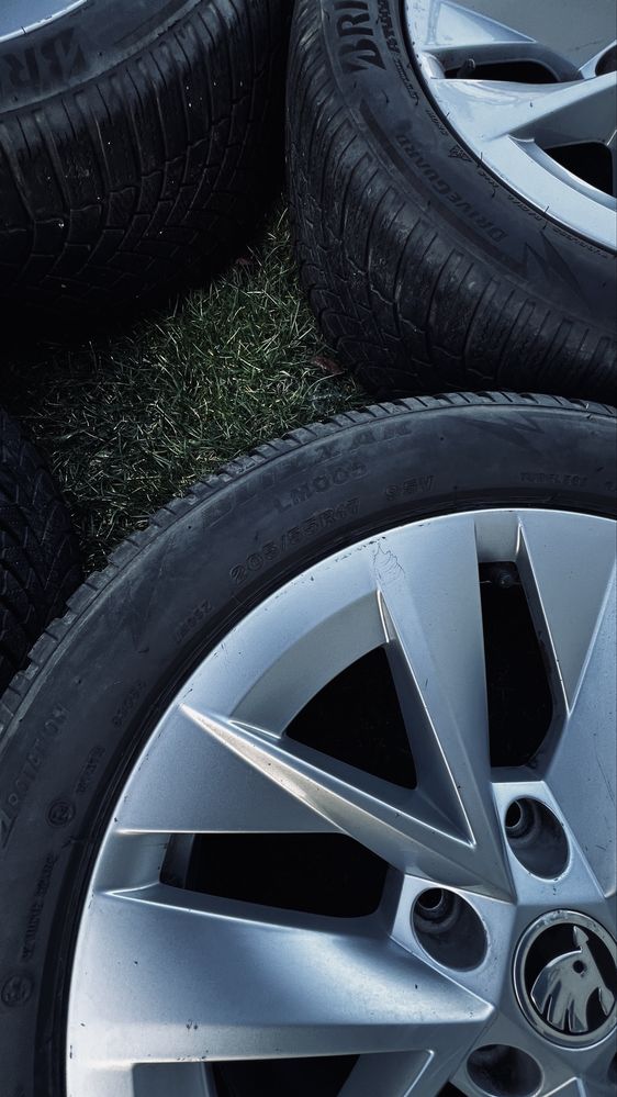 Koła felgi aluminiowe 17 skoda octavia  superb Bridgestone 205/55/17