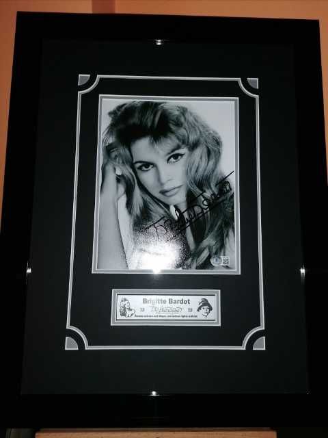 Brigitte Bardot autograf na zdjęciu  w pięknej ramie