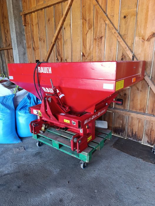 Rozsiewacz Rauch 901 ( kuhn )