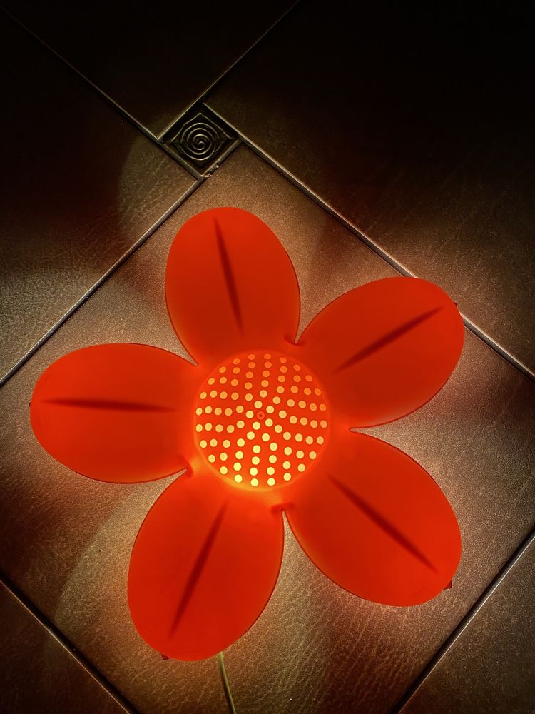 Lampka nocna kwiat  Ikea Smila Blomma 230V