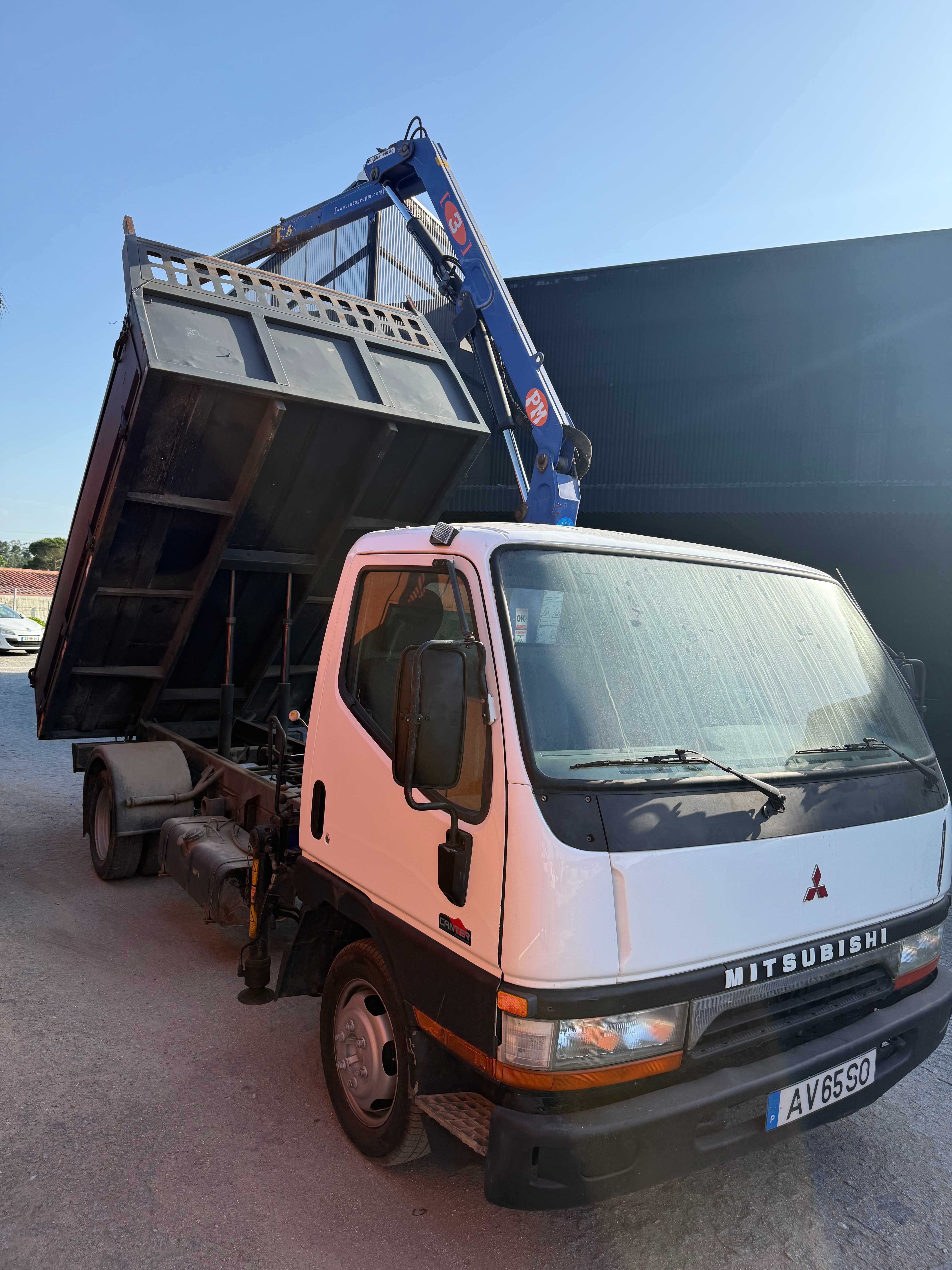 Mitsubishi Canter basculante com grua