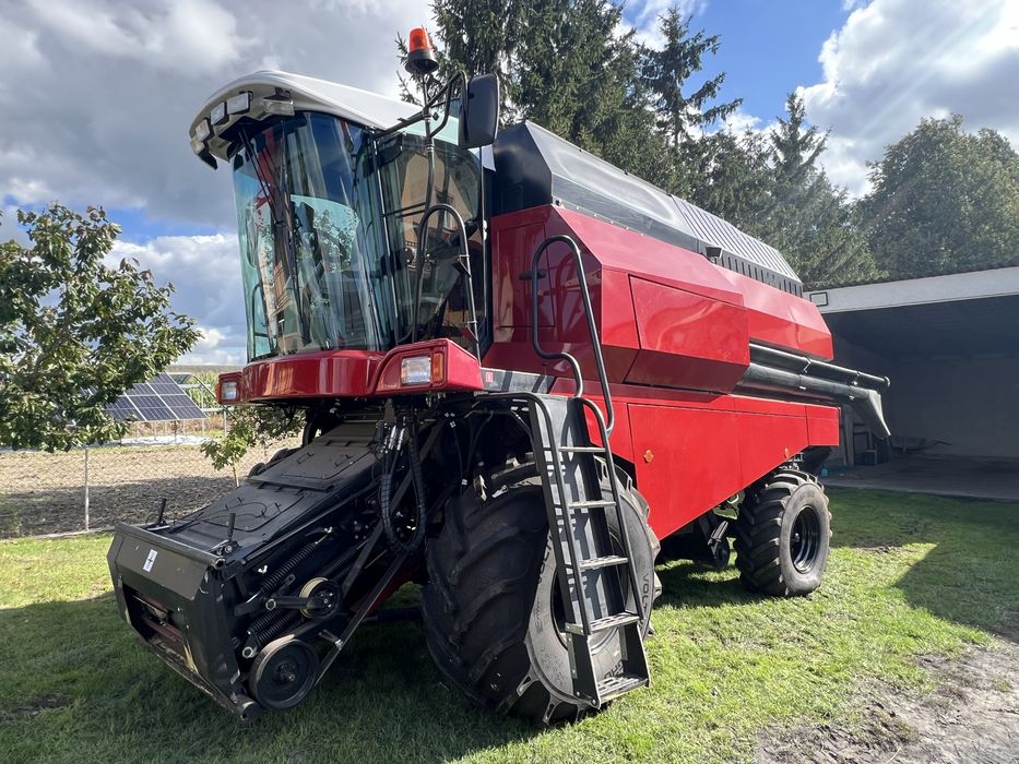 Kombajn zbożowy Rostselmash VECTOR 425 scial nieco ponad 100h