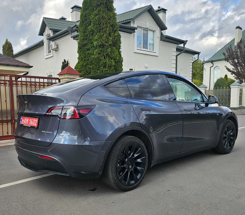 Tesla Model Y 2023 Long Range Dual Motor