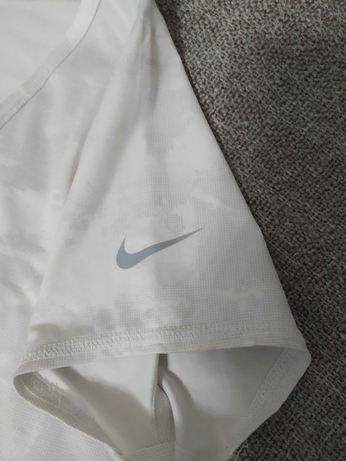 Футболка спортивна Nike біла розмір M L жіноча